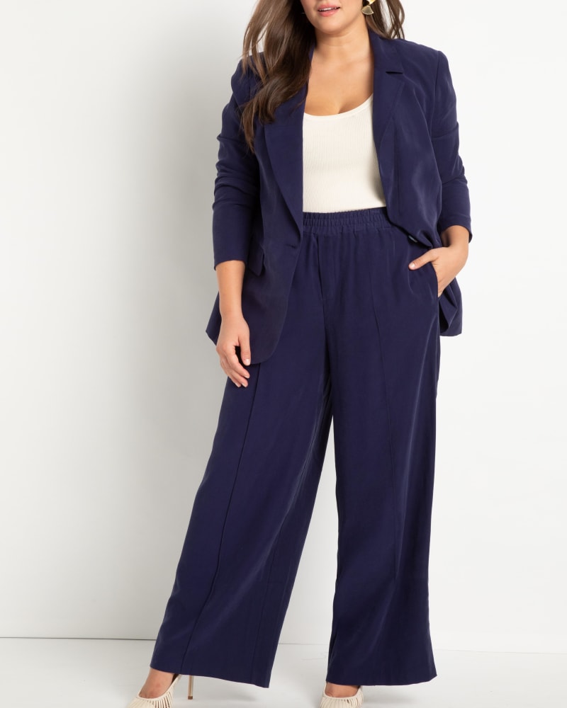 Front of a model wearing a size 14 Lizzy Wide Leg Pant in Evening Blue by ELOQUII. | dia_product_style_image_id:236672
